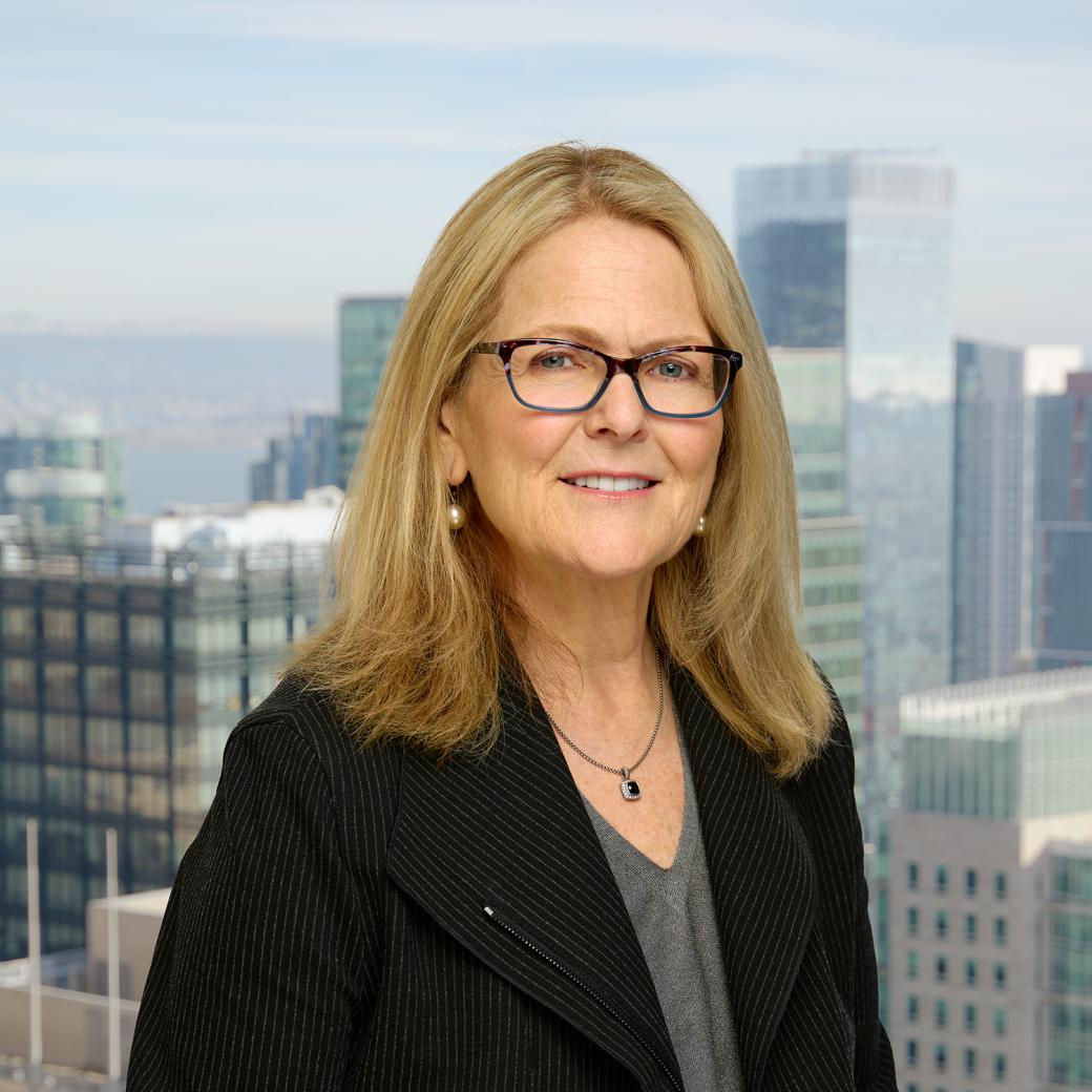 Headshot of Lynn Tolin.